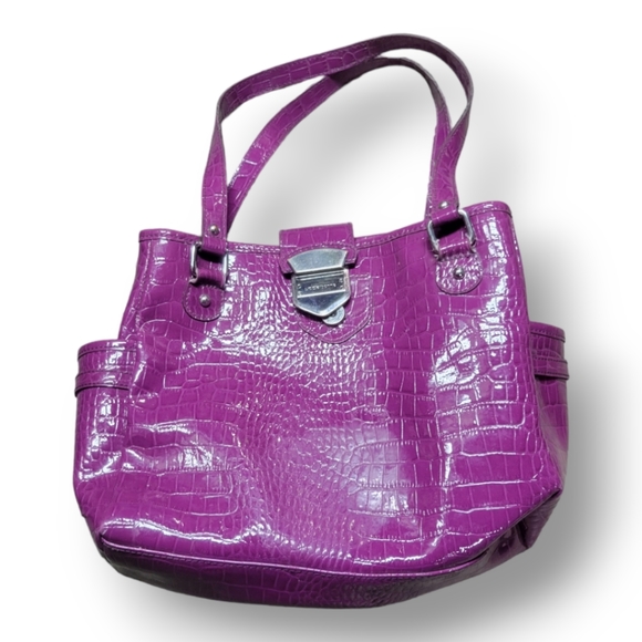 Liz Claiborne Handbags - Liz Claiborne Purse
